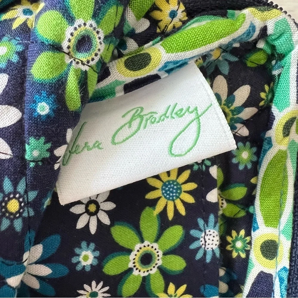 VERA BRADLEY Daisy Daisy 2008 Wristlet Lippie USA Pouch Zipper Green Blue Floral